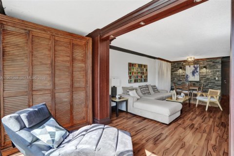 Condominio en venta en Hallandale Beach, Florida, 1 dormitorio, 67.82 m2 № 2011468 - foto 18