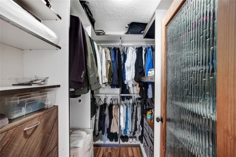 Condominio en venta en Hallandale Beach, Florida, 1 dormitorio, 67.82 m2 № 2011468 - foto 26