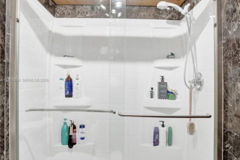 Condominio en venta en Hallandale Beach, Florida, 1 dormitorio, 67.82 m2 № 2011468 - foto 22