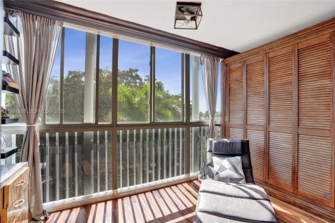 Condominio en venta en Hallandale Beach, Florida, 1 dormitorio, 67.82 m2 № 2011468 - foto 17