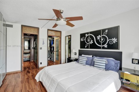 Condominio en venta en Hallandale Beach, Florida, 1 dormitorio, 67.82 m2 № 2011468 - foto 28
