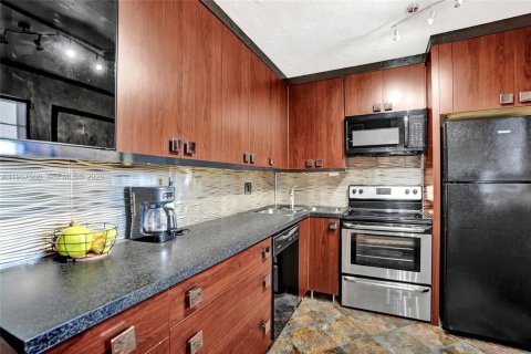 Condominio en venta en Hallandale Beach, Florida, 1 dormitorio, 67.82 m2 № 2011468 - foto 4