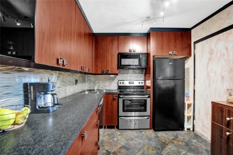 Condominio en venta en Hallandale Beach, Florida, 1 dormitorio, 67.82 m2 № 2011468 - foto 3