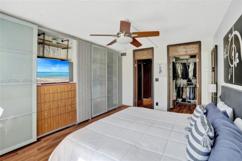 Condominio en venta en Hallandale Beach, Florida, 1 dormitorio, 67.82 m2 № 2011468 - foto 29