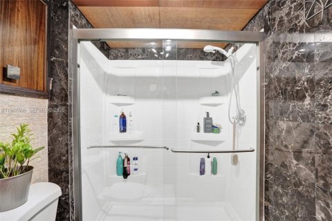 Condominio en venta en Hallandale Beach, Florida, 1 dormitorio, 67.82 m2 № 2011468 - foto 21