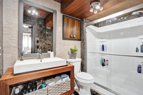 Condominio en venta en Hallandale Beach, Florida, 1 dormitorio, 67.82 m2 № 2011468 - foto 20