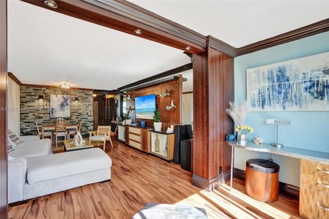 Condominio en venta en Hallandale Beach, Florida, 1 dormitorio, 67.82 m2 № 2011468 - foto 19