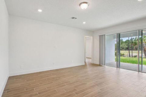 House in Ormond Beach, Florida 4 bedrooms, 231.05 sq.m. № 2111006 - photo 8