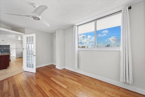 Condominio en venta en North Miami Beach, Florida, 3 dormitorios, 186.55 m2 № 830088 - foto 27