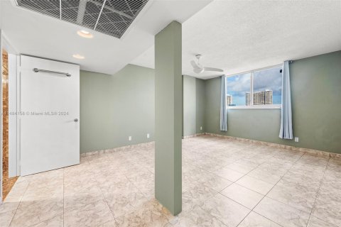 Condominio en venta en North Miami Beach, Florida, 3 dormitorios, 186.55 m2 № 830088 - foto 16