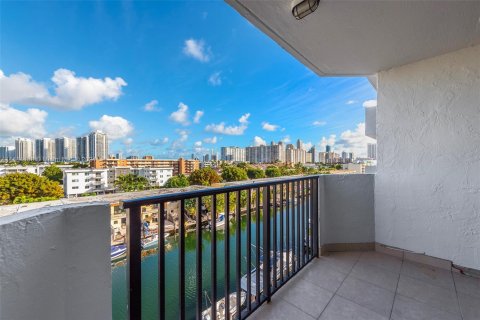 Condominio en venta en North Miami Beach, Florida, 3 dormitorios, 186.55 m2 № 830088 - foto 22