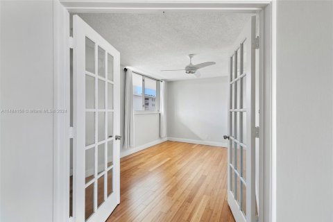 Condominio en venta en North Miami Beach, Florida, 3 dormitorios, 186.55 m2 № 830088 - foto 25