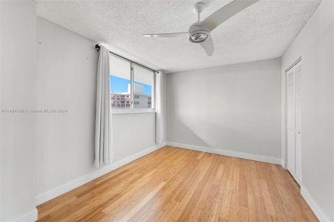 Condominio en venta en North Miami Beach, Florida, 3 dormitorios, 186.55 m2 № 830088 - foto 26