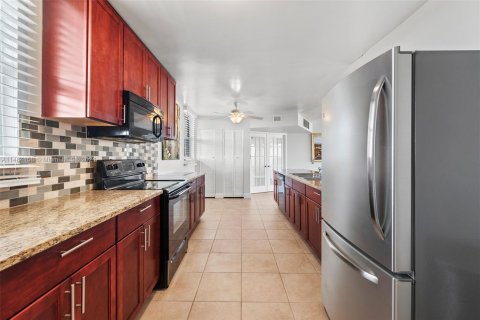 Condominio en venta en North Miami Beach, Florida, 3 dormitorios, 186.55 m2 № 830088 - foto 11