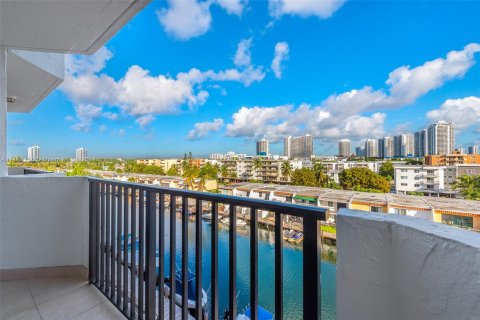 Condominio en venta en North Miami Beach, Florida, 3 dormitorios, 186.55 m2 № 830088 - foto 23