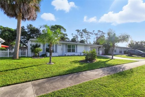 Villa ou maison à vendre à North Port, Floride: 2 chambres, 98.76 m2 № 1903119 - photo 3