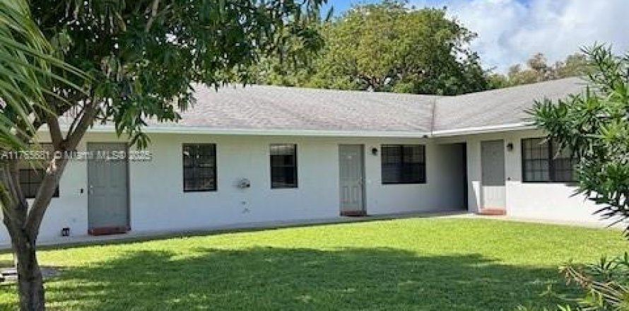Propiedad comercial en Oakland Park, Florida 358.42 m2 № 1715816