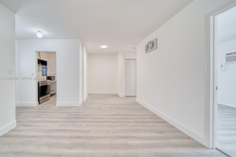 Снять в аренду кондоминиум в Майами-Бич, Флорида 1 спальня, 44.69м2, № 1989582 - фото 6