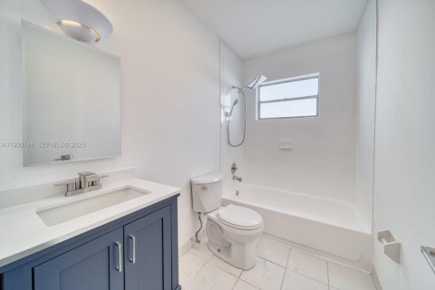 Снять в аренду кондоминиум в Майами-Бич, Флорида 1 спальня, 44.69м2, № 1989582 - фото 3