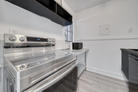 Снять в аренду кондоминиум в Майами-Бич, Флорида 1 спальня, 44.69м2, № 1989582 - фото 4