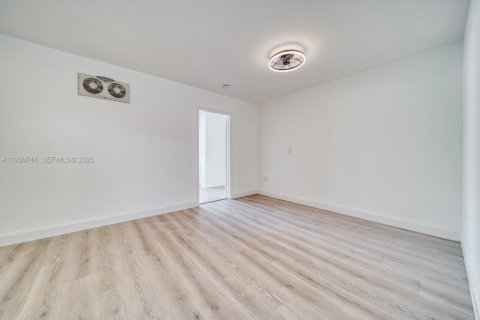 Снять в аренду кондоминиум в Майами-Бич, Флорида 1 спальня, 44.69м2, № 1989582 - фото 12