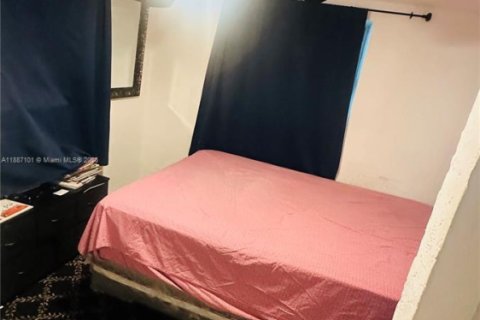 House in Opa-locka, Florida 3 bedrooms, 92.81 sq.m. № 1944872 - photo 29