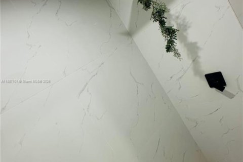 House in Opa-locka, Florida 3 bedrooms, 92.81 sq.m. № 1944872 - photo 17