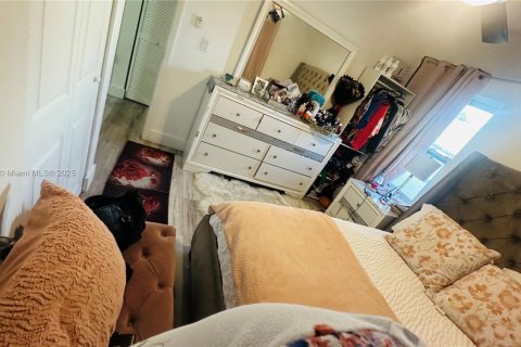 House in Opa-locka, Florida 3 bedrooms, 92.81 sq.m. № 1944872 - photo 23