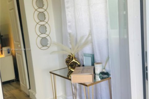 House in Opa-locka, Florida 3 bedrooms, 92.81 sq.m. № 1944872 - photo 9