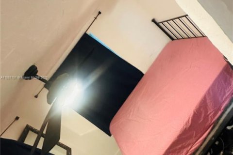 House in Opa-locka, Florida 3 bedrooms, 92.81 sq.m. № 1944872 - photo 28