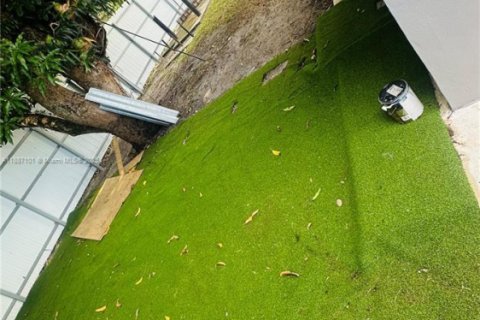 House in Opa-locka, Florida 3 bedrooms, 92.81 sq.m. № 1944872 - photo 5