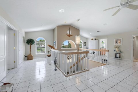 House in Englewood, Florida 4 bedrooms, 316.8 sq.m. № 2259220 - photo 5
