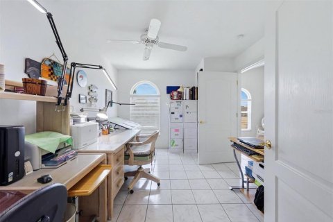 House in Englewood, Florida 4 bedrooms, 316.8 sq.m. № 2259220 - photo 21