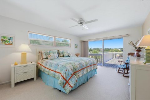 House in Englewood, Florida 4 bedrooms, 316.8 sq.m. № 2259220 - photo 27