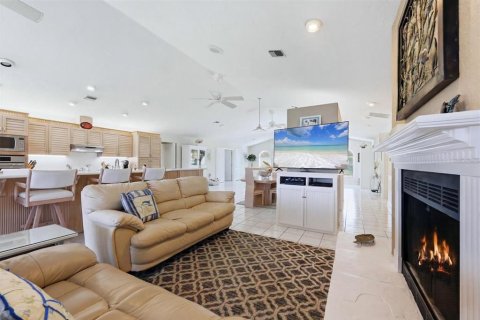 House in Englewood, Florida 4 bedrooms, 316.8 sq.m. № 2259220 - photo 10