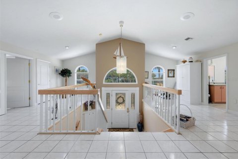 House in Englewood, Florida 4 bedrooms, 316.8 sq.m. № 2259220 - photo 6