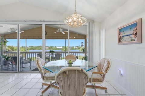 House in Englewood, Florida 4 bedrooms, 316.8 sq.m. № 2259220 - photo 13