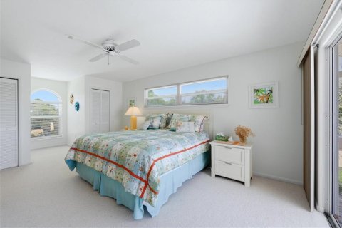 House in Englewood, Florida 4 bedrooms, 316.8 sq.m. № 2259220 - photo 28