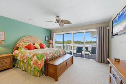 House in Englewood, Florida 4 bedrooms, 316.8 sq.m. № 2259220 - photo 22