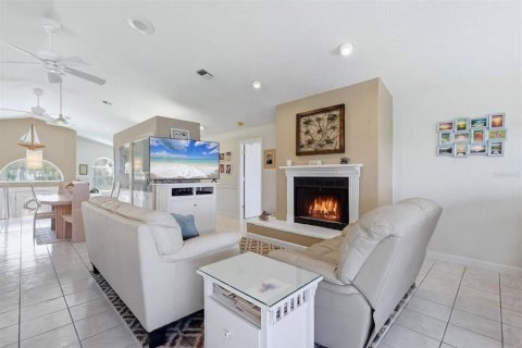 House in Englewood, Florida 4 bedrooms, 316.8 sq.m. № 2259220 - photo 8