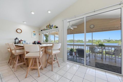 House in Englewood, Florida 4 bedrooms, 316.8 sq.m. № 2259220 - photo 14