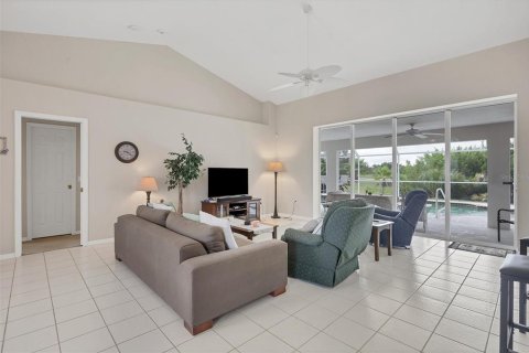 House in Rotonda, Florida 3 bedrooms, 180.51 sq.m. № 2200995 - photo 6
