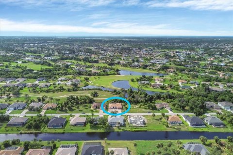 House in Rotonda, Florida 3 bedrooms, 180.51 sq.m. № 2200995 - photo 2