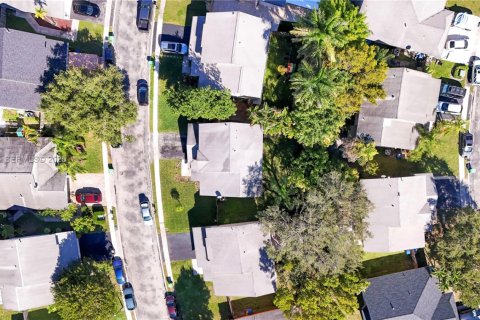 Купить виллу или дом в Санрайз, Флорида 4 спальни, 174.1м2, № 1987731 - фото 26