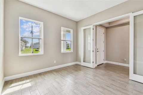 Casa en venta en Zephyrhills, Florida, 5 dormitorios, 319.58 m2 № 1904928 - foto 3