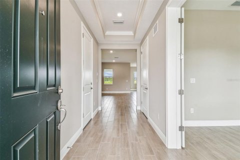 Casa en venta en Zephyrhills, Florida, 5 dormitorios, 319.58 m2 № 1904928 - foto 2