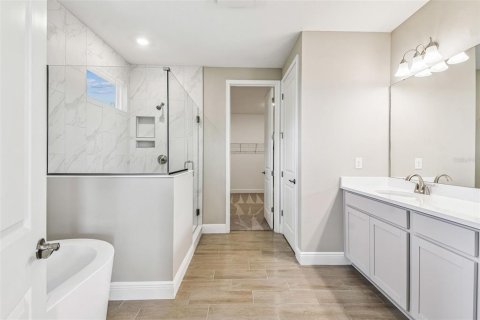 Casa en venta en Zephyrhills, Florida, 5 dormitorios, 319.58 m2 № 1904928 - foto 10