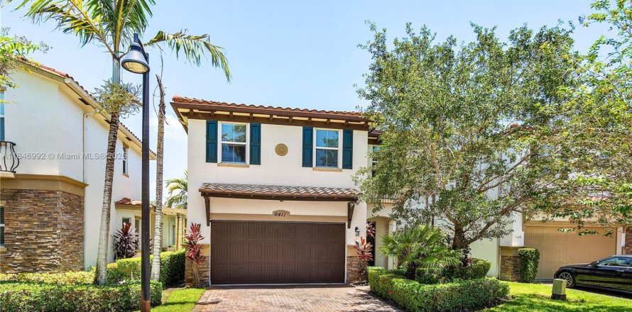 Дом в Дейви, Флорида 4 спальни, 222.97м2 № 2022330