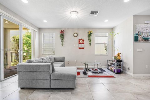 Купить виллу или дом в Дейви, Флорида 4 спальни, 222.97м2, № 2022330 - фото 7