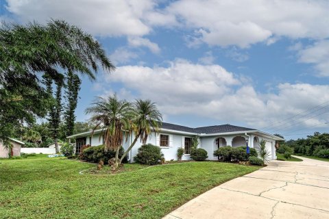 Casa en venta en Port Charlotte, Florida, 3 dormitorios, 162.11 m2 № 2210425 - foto 2